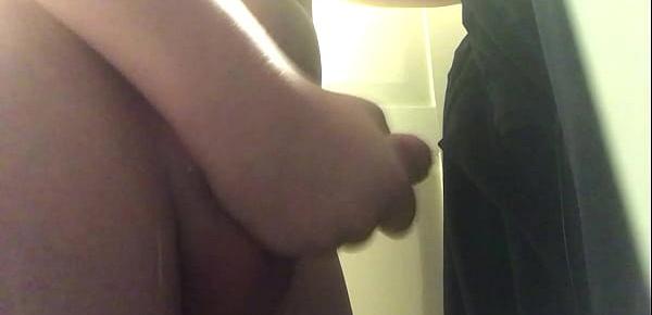 TEEN BOY MASTURBATES IN CLOSET